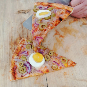 15. Pizza Tuniaková 32cm