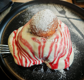 Papanași cu Dulceață de Afine și Sos de Vanilie