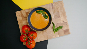 Paradajková polievka s kokosovým mliekom