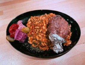 Ciolan de Porc cu Iahnie de Fasole