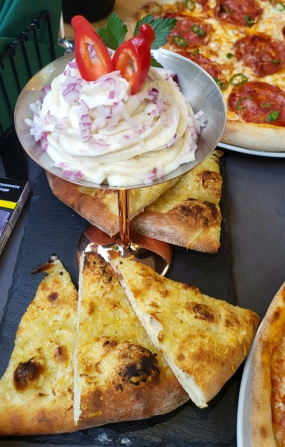 Salată de Icre cu Ceapă Roșie