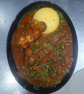 Saramură de Pulpă de Pui cu Mămăliguță