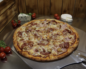 12. Pizza Juraj (1,7) 1000g 🍗