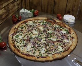 14. Pizza Tomáš (1,7) 1000g 🥓