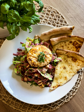 SALÁT S GRILOVANÝM CAMEMBERTEM