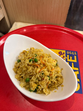 150 Riz sauté au curry et au poulet