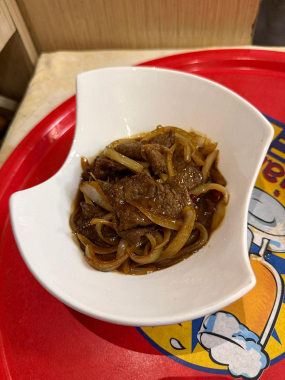112 Boeuf sauté aux oignons