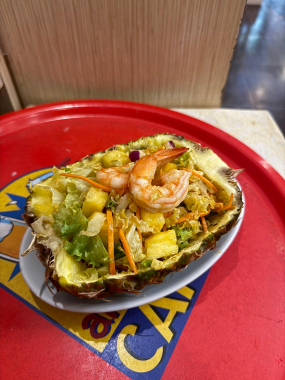 309 Salade à l'ananas frais et aux crevettes