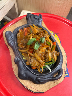 318 Boeuf sauté au basilic sur plaque chauffante