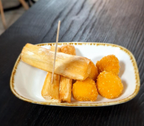 Bolitas de queso con jalapeños