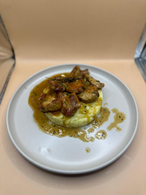 Mușchiuleț de Porc Tras la Tigaie cu Cimbru și Usturoi