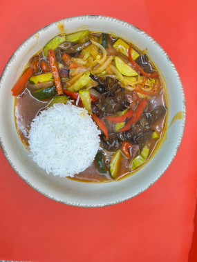 Legume în Stil Asiatic cu Orez