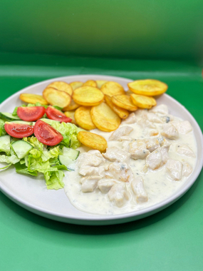 Pui cu Sos Gorgonzola și Cartofi Slice