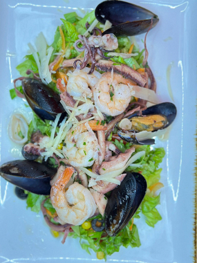 Salată cu Fructe de Mare