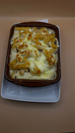 Penne cu Piept de Pui și Sos Grana Padano