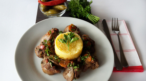 Ficăței de Pui la Ceaun cu Mămăligă