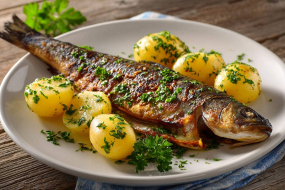 Păstrăv la Grătar cu Garnitură și Salată