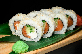 Kalifornia sezam łosoś wędzony