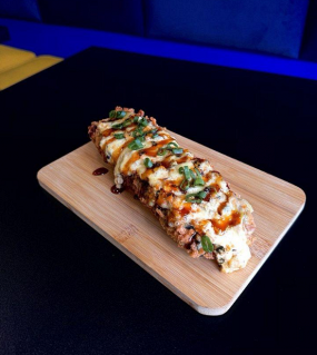 Roll dog zapiekany z małżami