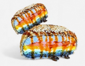 Sushi burger s uzeným lososem