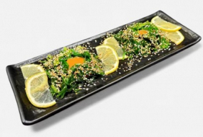 Salát Wakame s ořechovou omáčkou