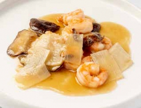 181. Gamberi con bambù e funghi 