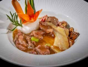 171. Manzo saltato con funghi e bambù