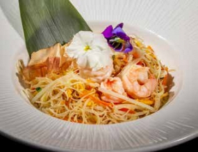 149. Spaghetti di riso verdure e gamberi 