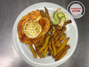 8. Kuřecí steak, hermelín, dom. hranolky, dom. majonéza