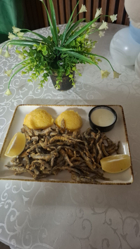 Hamsii Prajite cu Mujdei si Mamaliguta