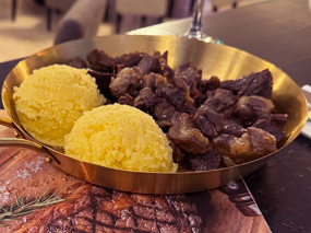 Pastrama de Berbecut cu Mamaliguta