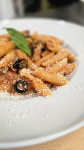 Penne alla rosso olive