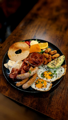 Naše vydatná snídaně kafe doma na celý den 