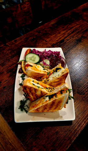 Zapečené tousty “kafedoma“ s creme fraiche s vařeným vejcem