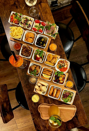 Grilovaný sýr Halloumi, lilkový ajvar