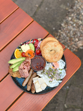 Naše vydatná snídaně kafe doma na celý den 