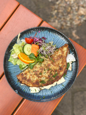 Cuketový bezlepkový bramborák plněný hermelínem a listovým špenátem