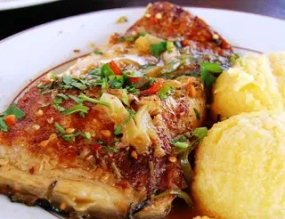 Saramură de Crap cu Mămăligă