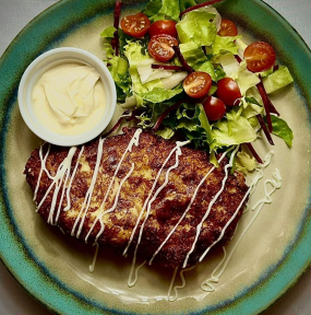 Toledo cu Salată Asortată și Sos