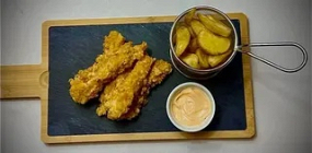 Pui Crispy cu Cartofi și Sos