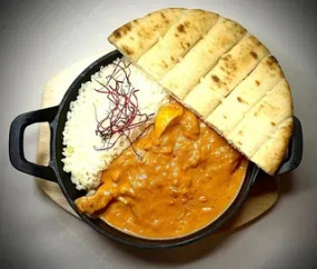 Butter Chicken cu Orez și Lipie Grecească