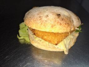 Vyprážaný syr v žemli