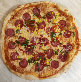  10. Rajčatový základ, strouhaný sýr, vysočina, paprika, kukuřice, oregano, česnekový  okraj 