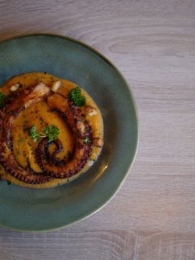 Poulpe grillé avec patate douce