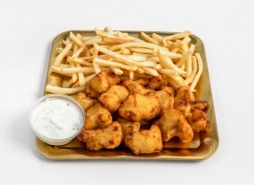 Smažený květák, hranolky a tatarka