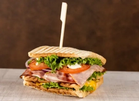 Club sandwich s avokádem