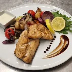 File de Somon cu Legume la Grătar și Mujdei/ Salmon Fillet with Grilled Vegetables & Garlic Sauce
