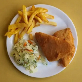 Cașcaval Pane, Cartofi Pai, Sos/ Fried Cheese with Fries and Spicy Sauce