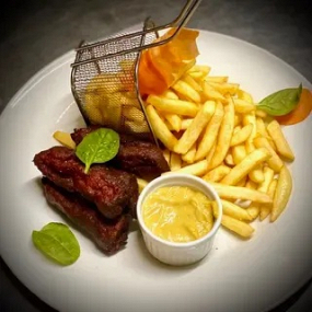 Mici, Cartofi Pai, Muștar, Pâine/ Grilled “Mici” with Fries and Mustard