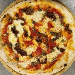 Pizza cu File de Anșoa și Capere